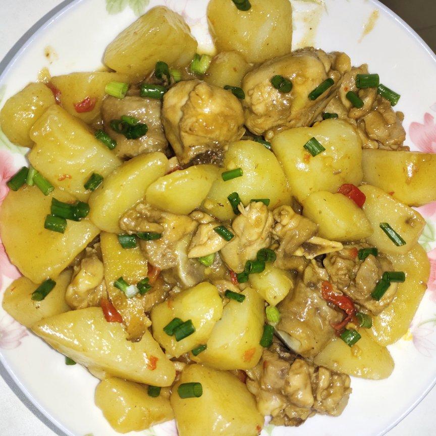鸡腿炖土豆