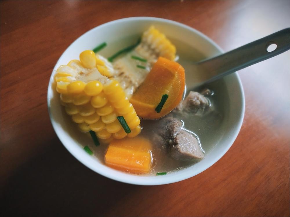 【蓝天真·家】玉米排骨汤的做法