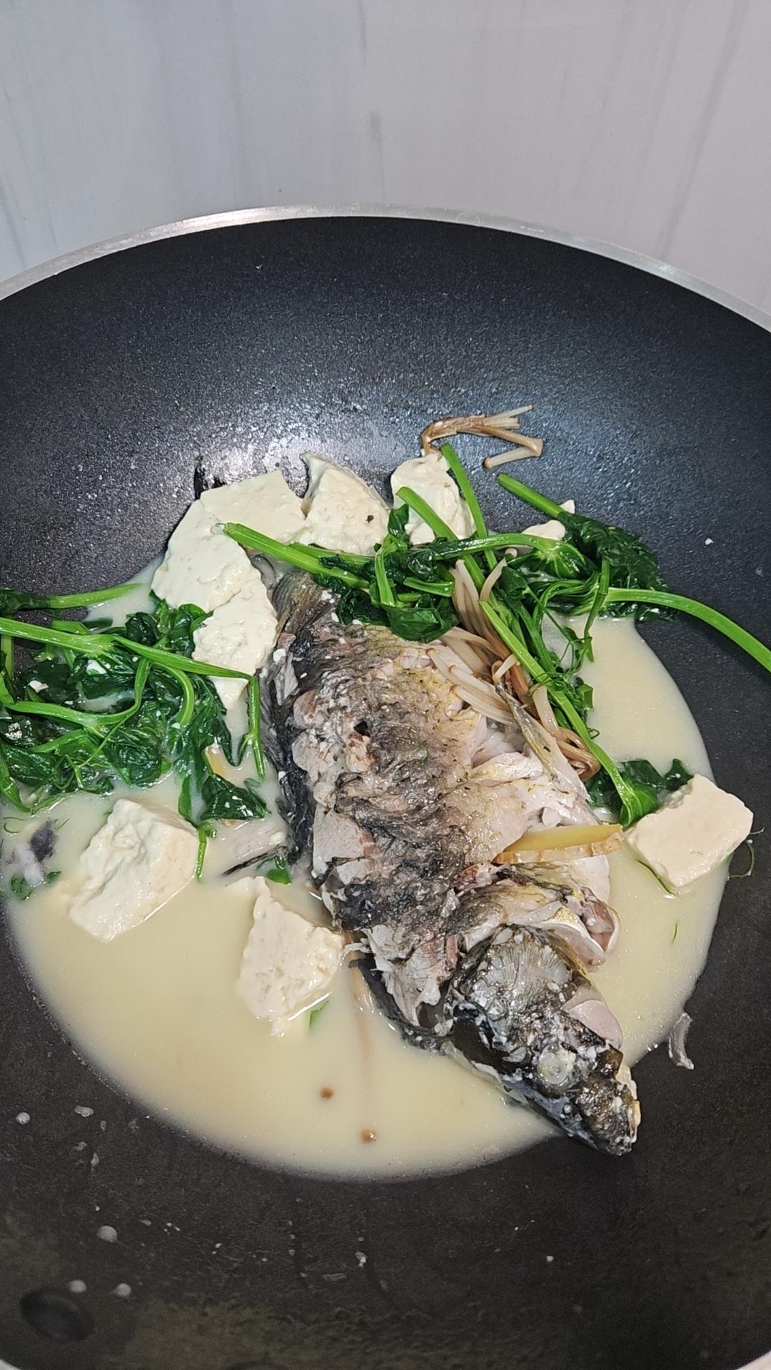 奶白鲫鱼豆腐汤|一条鱼最后的温柔