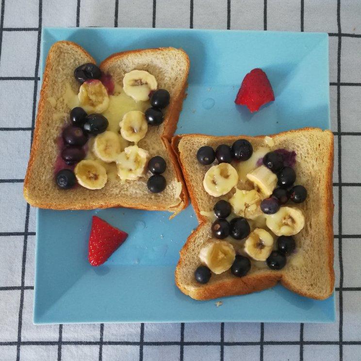 爆浆蓝莓水果欧包pizza