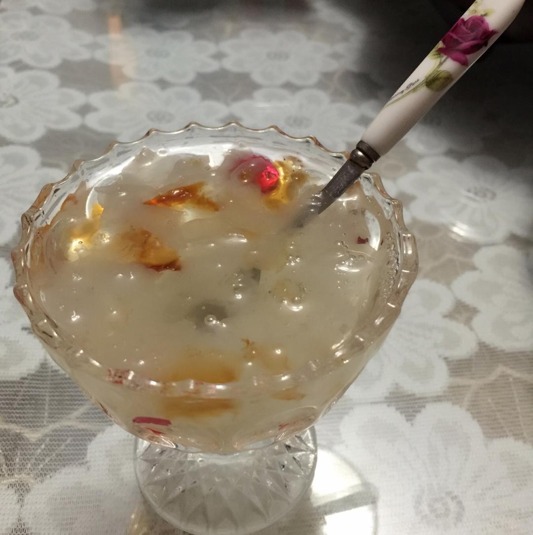 银耳炖桃胶的做法