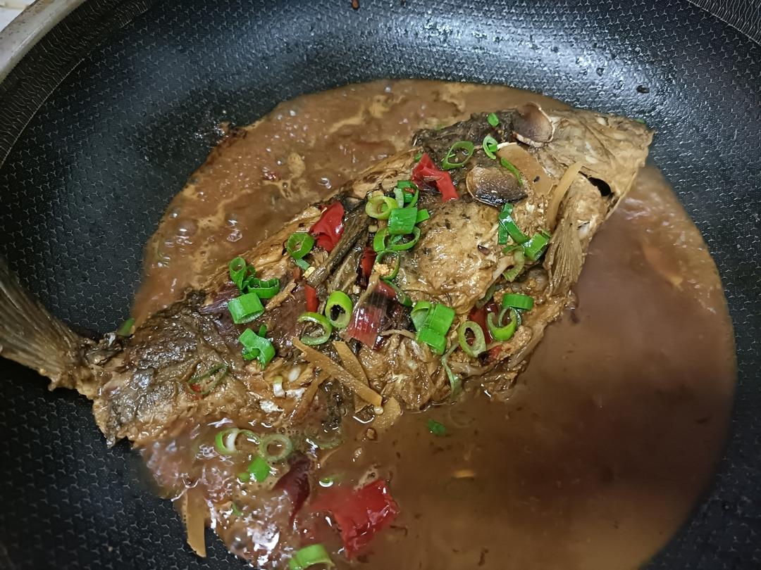 超下饭的红烧鲫鱼