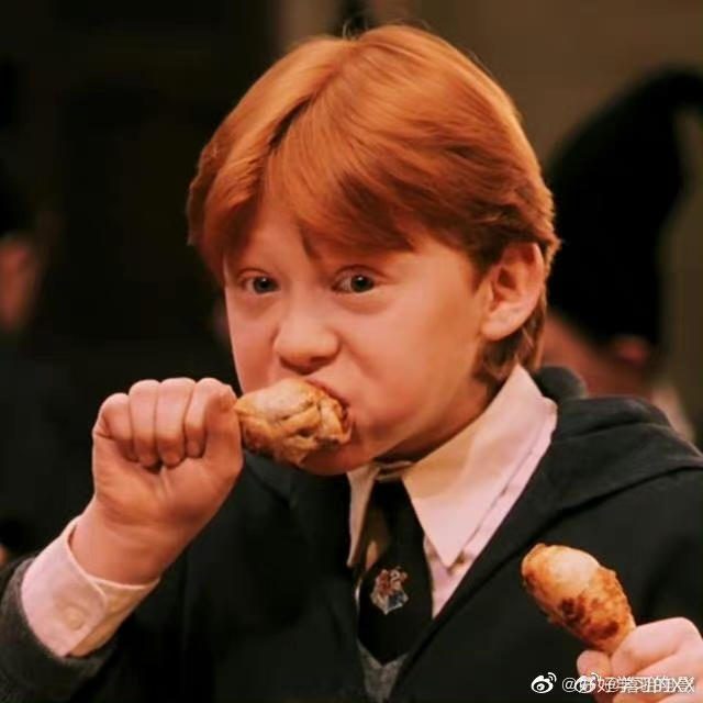 爱吃零食的小ee