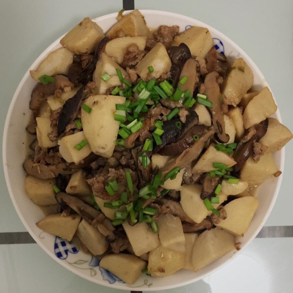 香菇肉末焖香芋(宝贝最喜欢吃的菜之一)