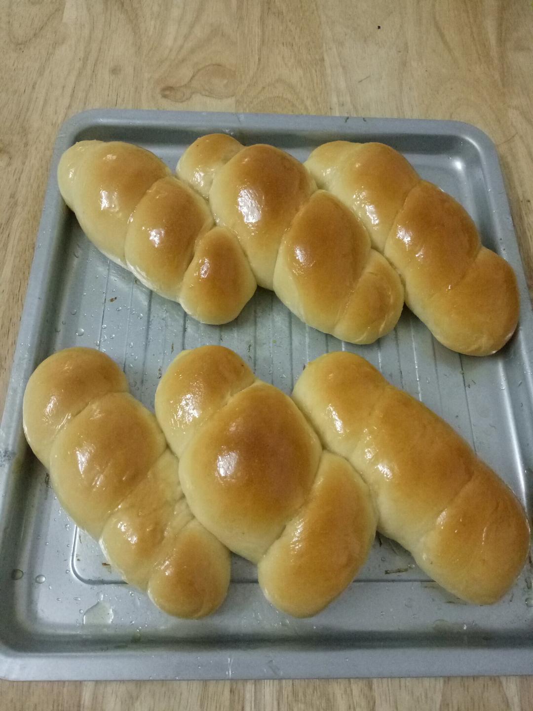 葱香肠卷面包