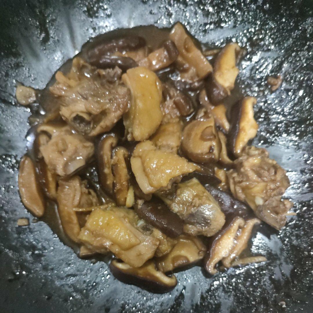 香菇焖鸡