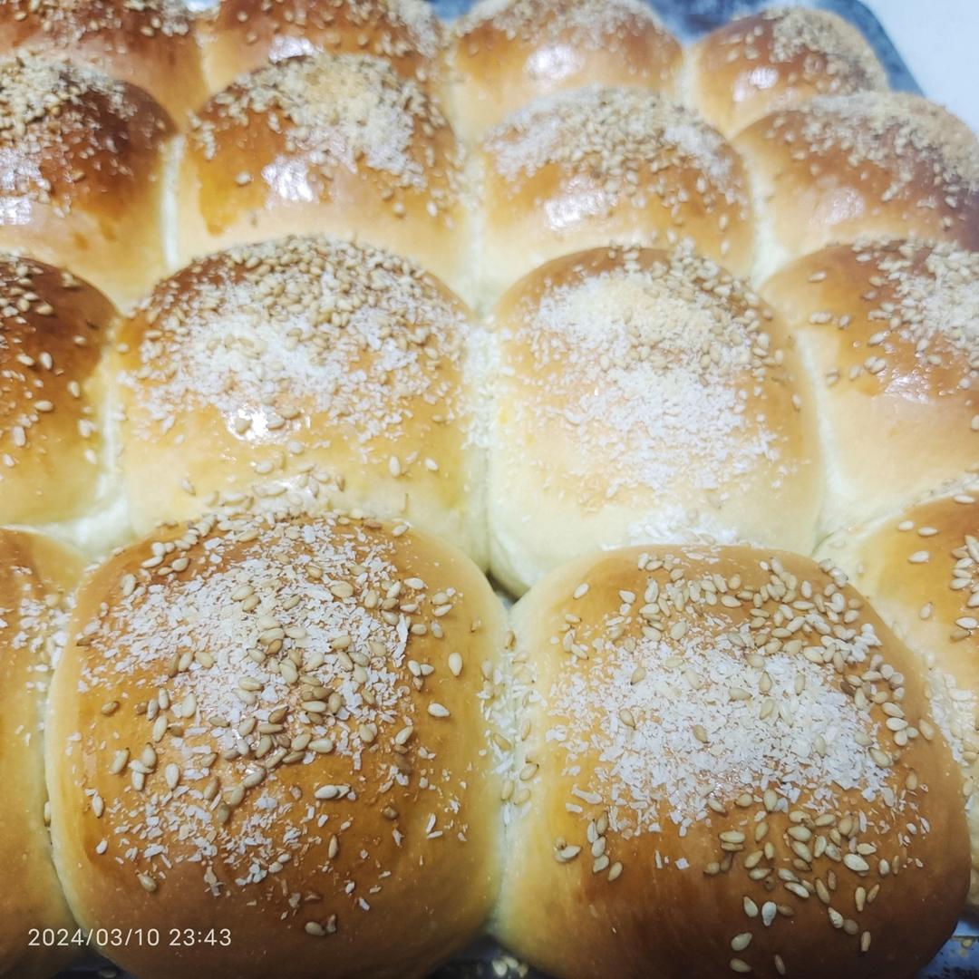 一次就成功，喧软好吃的淡奶油小餐包～