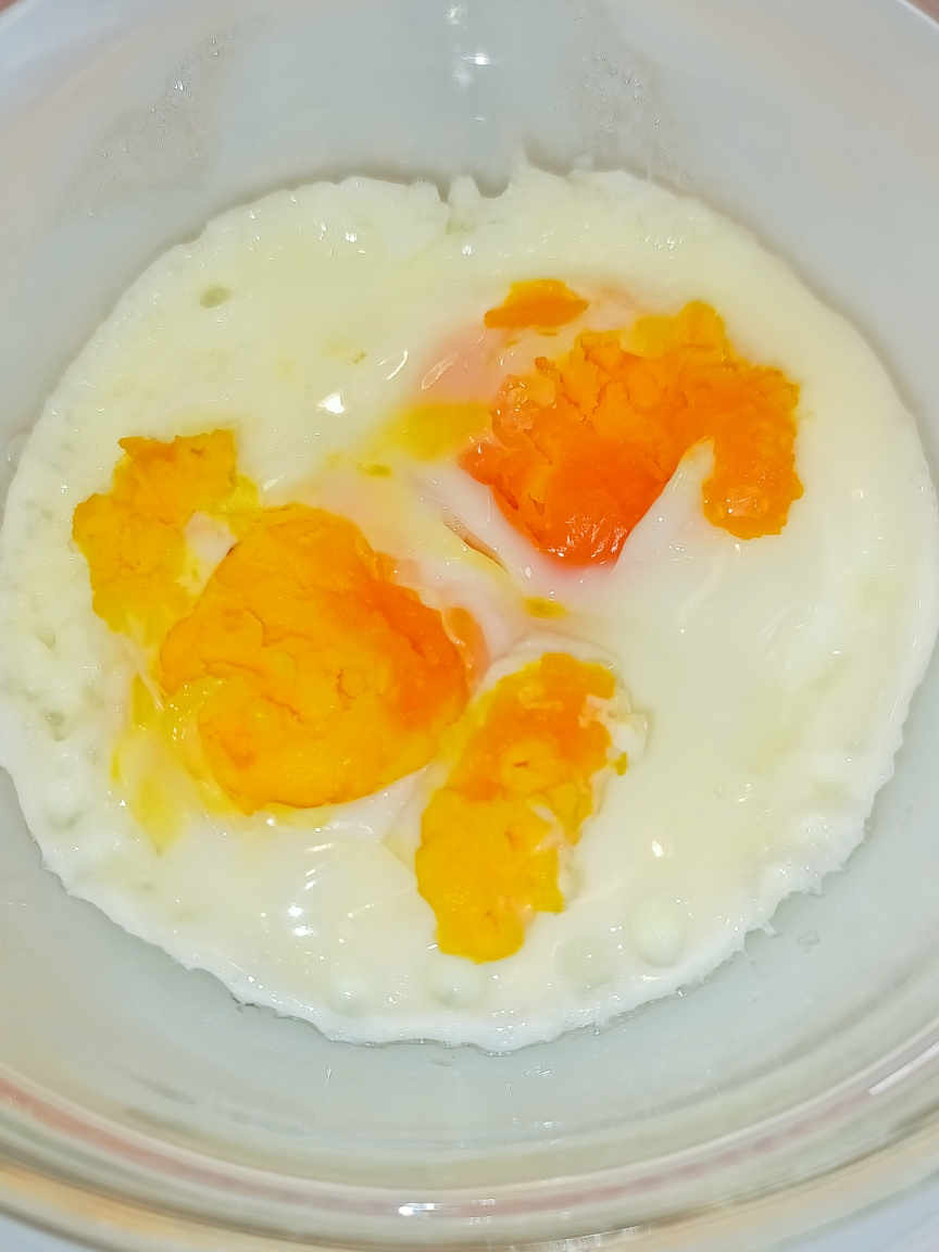 微波炉版 1分30秒煎鸡蛋（1人份）不会爆炸，很安全！这可能是世界上烹饪鸡蛋最简单的方式了的做法