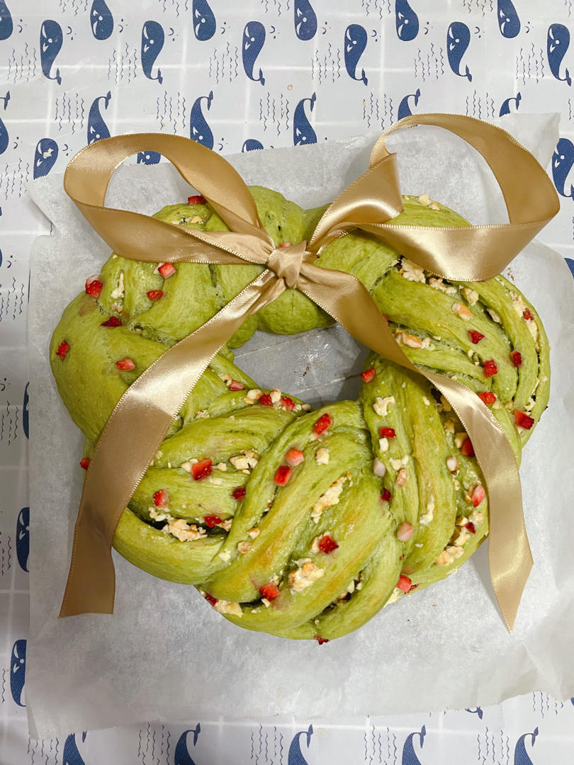 抹茶蔓越莓花环面包