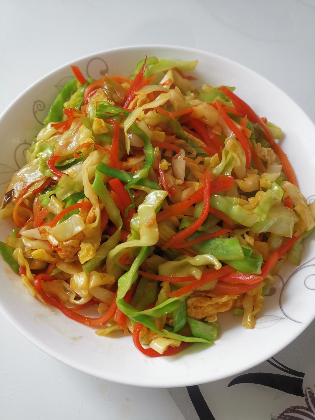 超级下饭的家常菜！给肉都不换的包菜炒鸡蛋