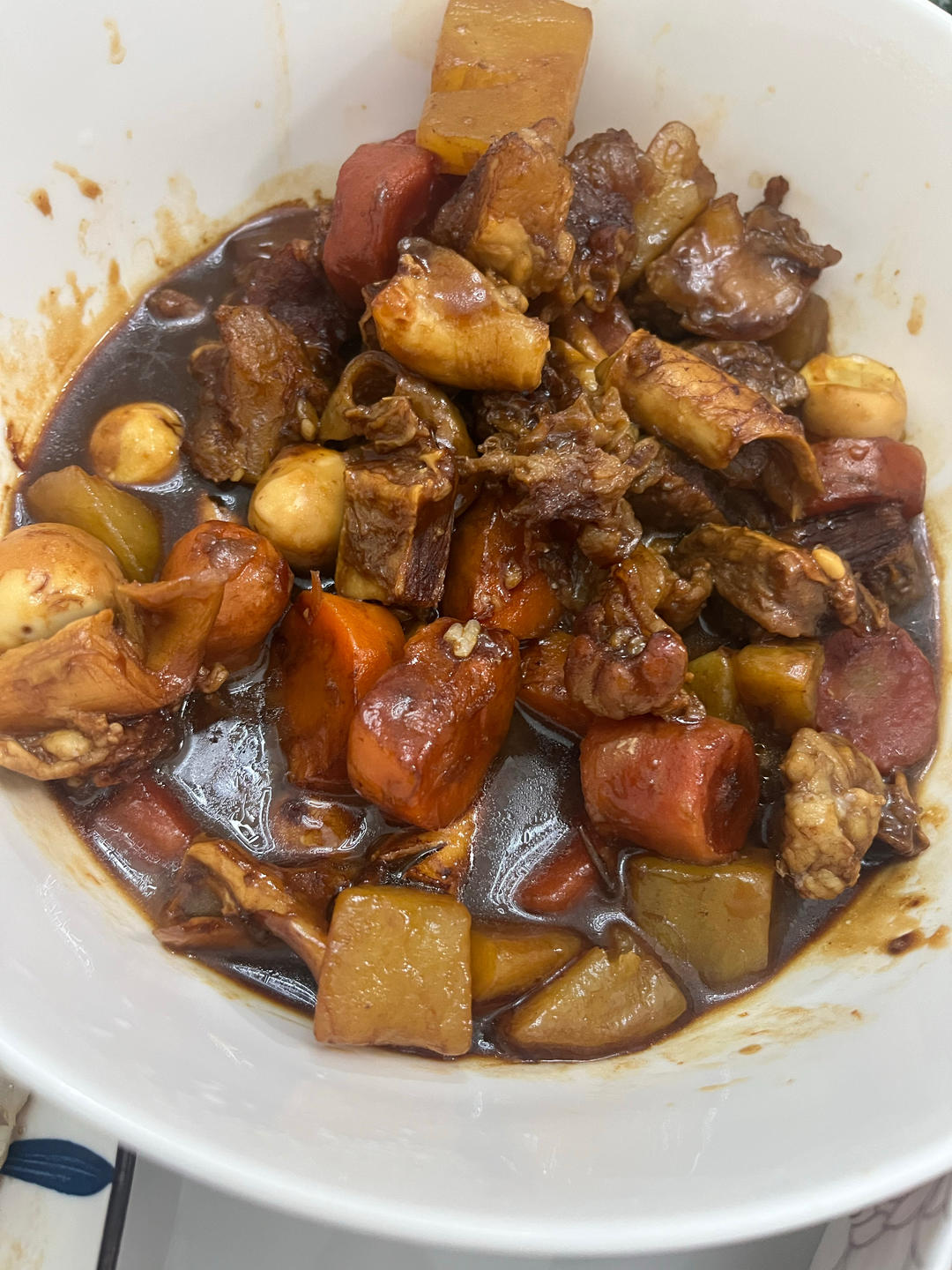 红烧牛腩炖土豆