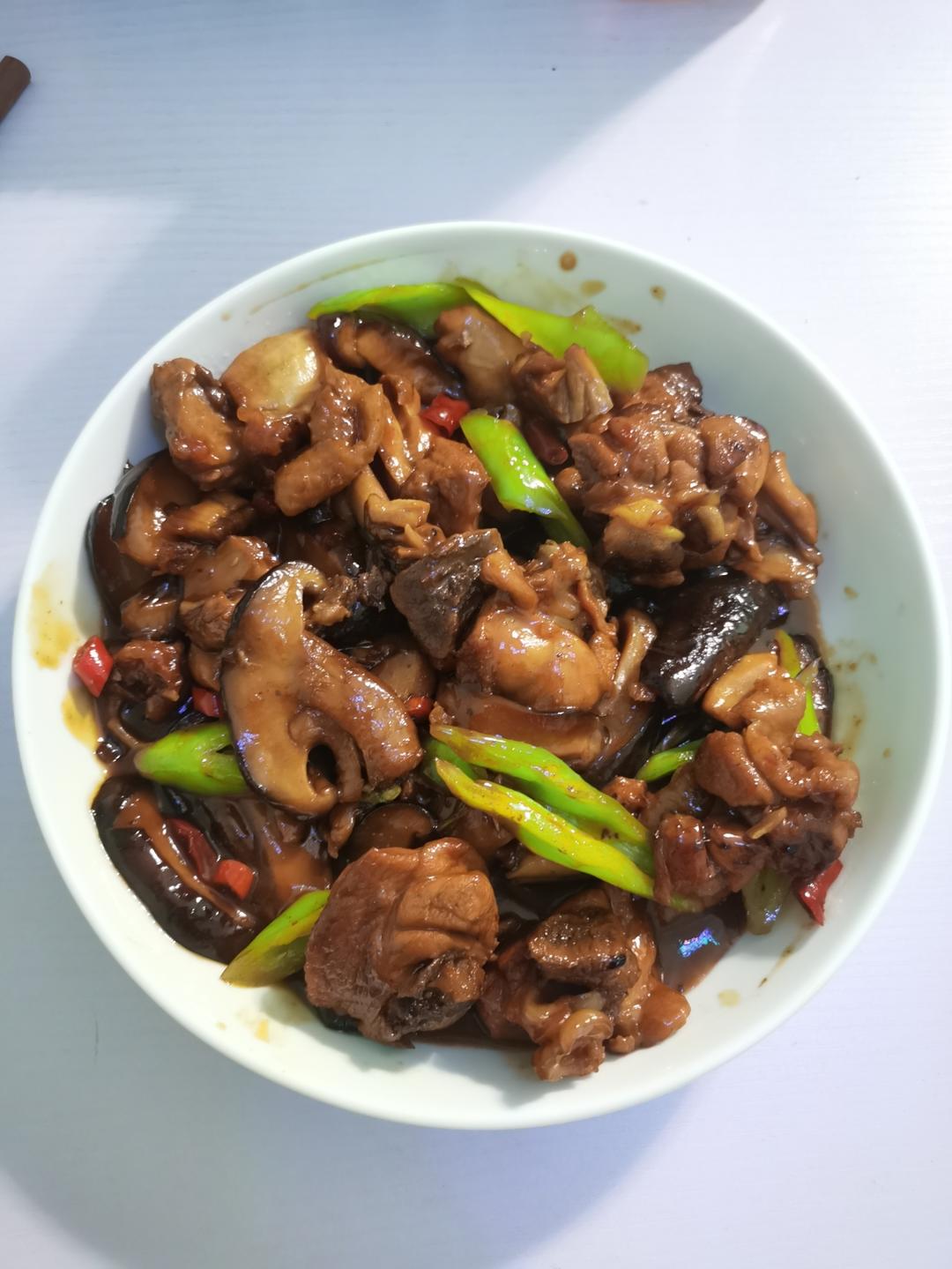 好吃到原地爆炸的黄焖鸡