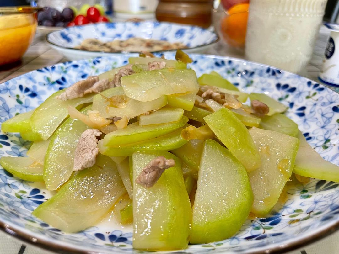 夏天的蔬菜～葫芦炒肉丝榨菜的做法