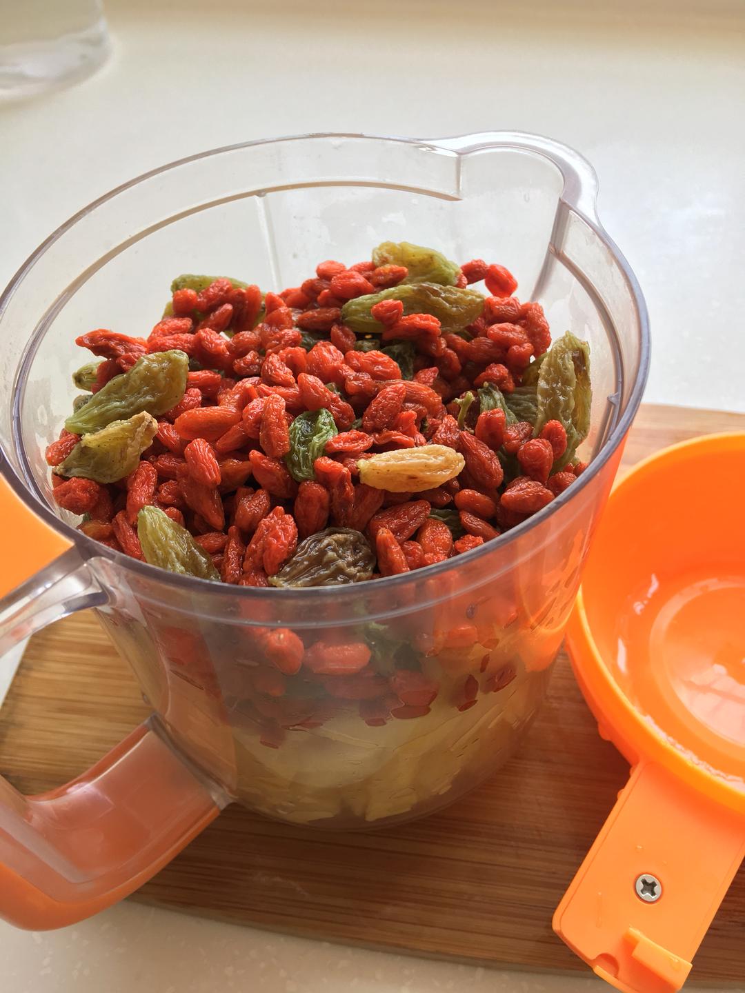 红糖葡萄枸杞生姜茶的做法