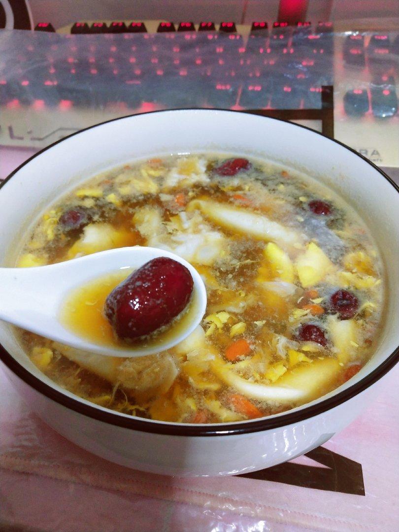 scarlet sona做的养生汤补气血:枸杞灰枣桂圆鸡蛋红糖水