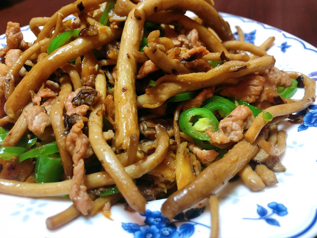 新鲜茶树菇炒肉