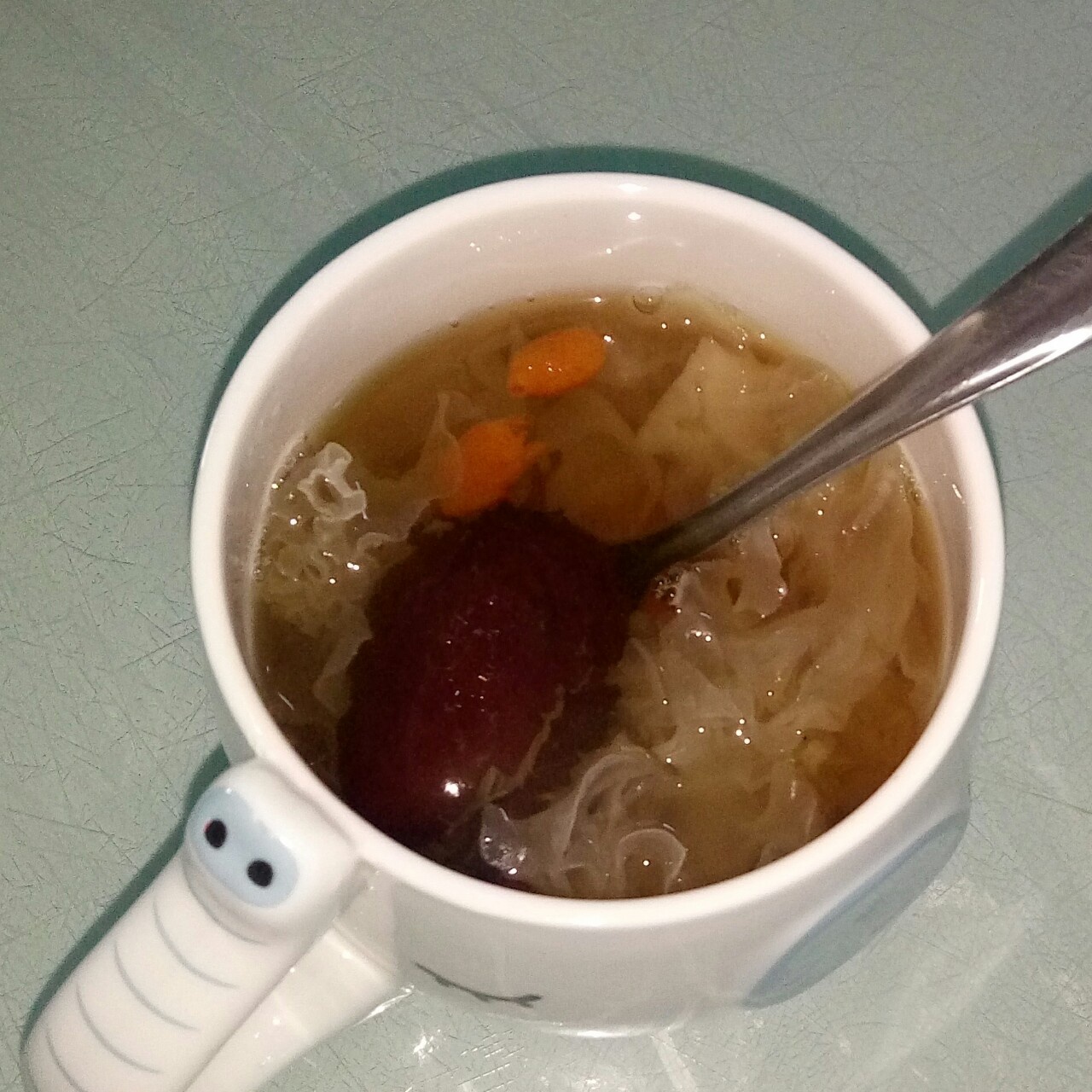 红枣莲子银耳汤