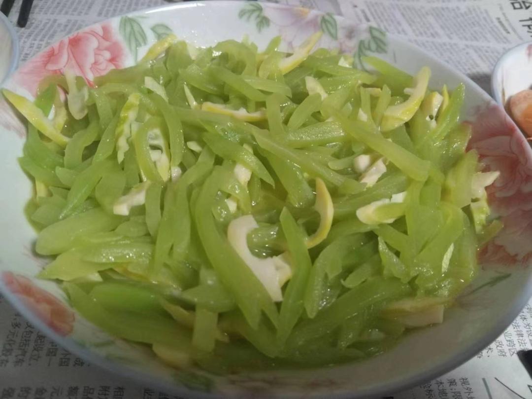 超简单的清炒莴笋