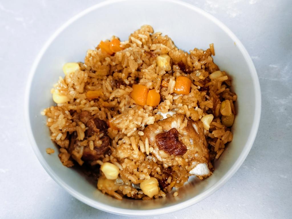 【排骨焖饭】