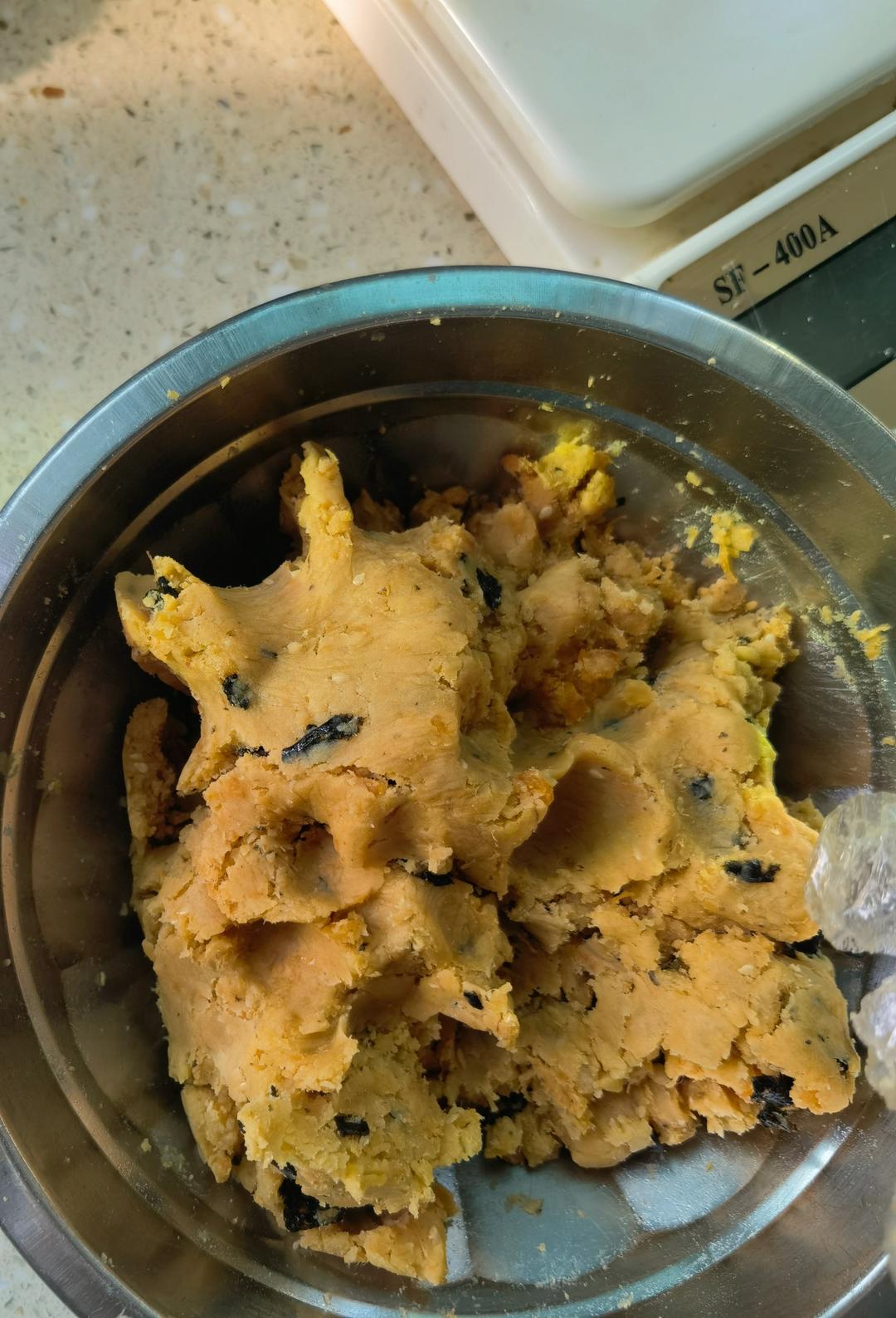 咸蛋黄肉松海苔月饼