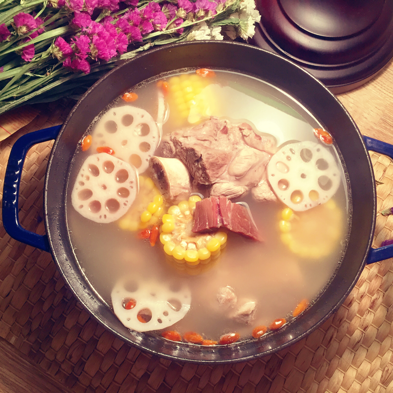 娃娃菜骨棒浓汤煲