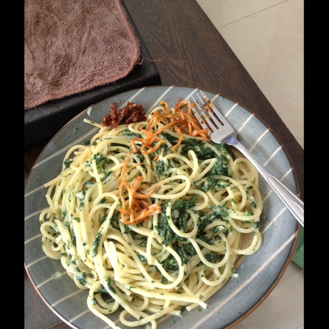 奶油菠菜青酱意大利面