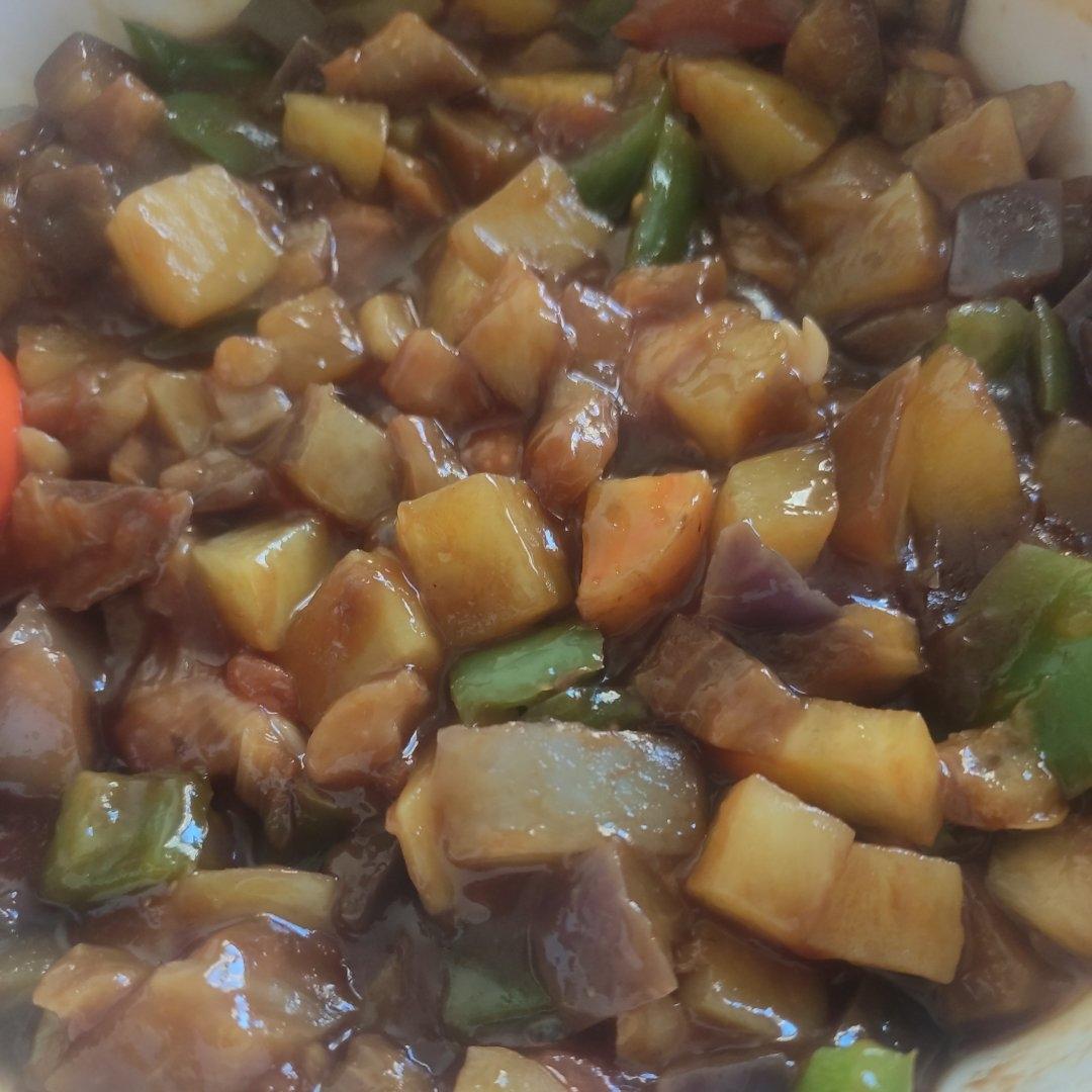 西红柿茄子肉丁打卤面