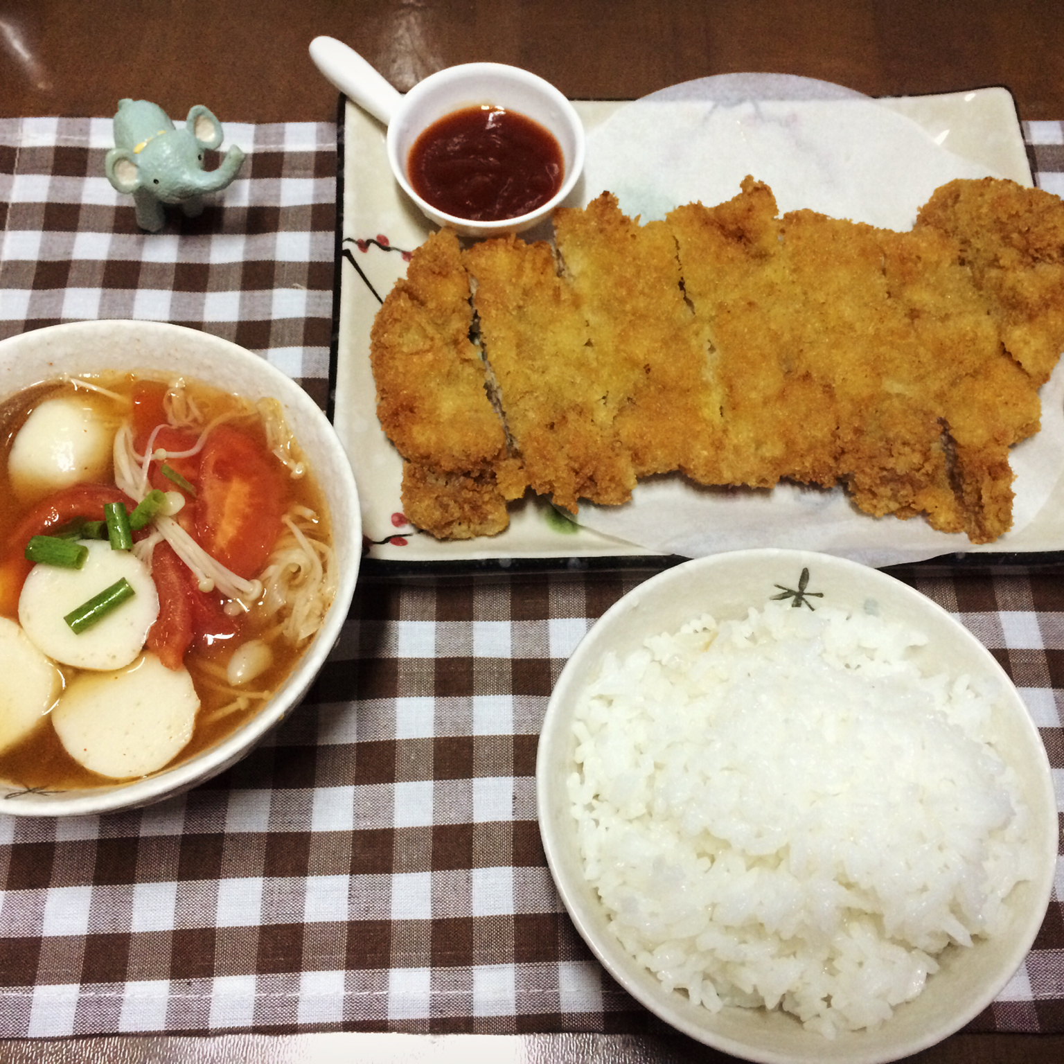 日式猪排饭配味噌汤