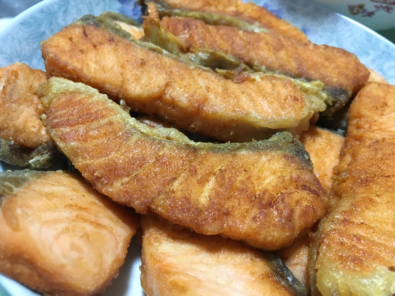 煎三文鱼（最朴素，脆皮好吃不浪费～）