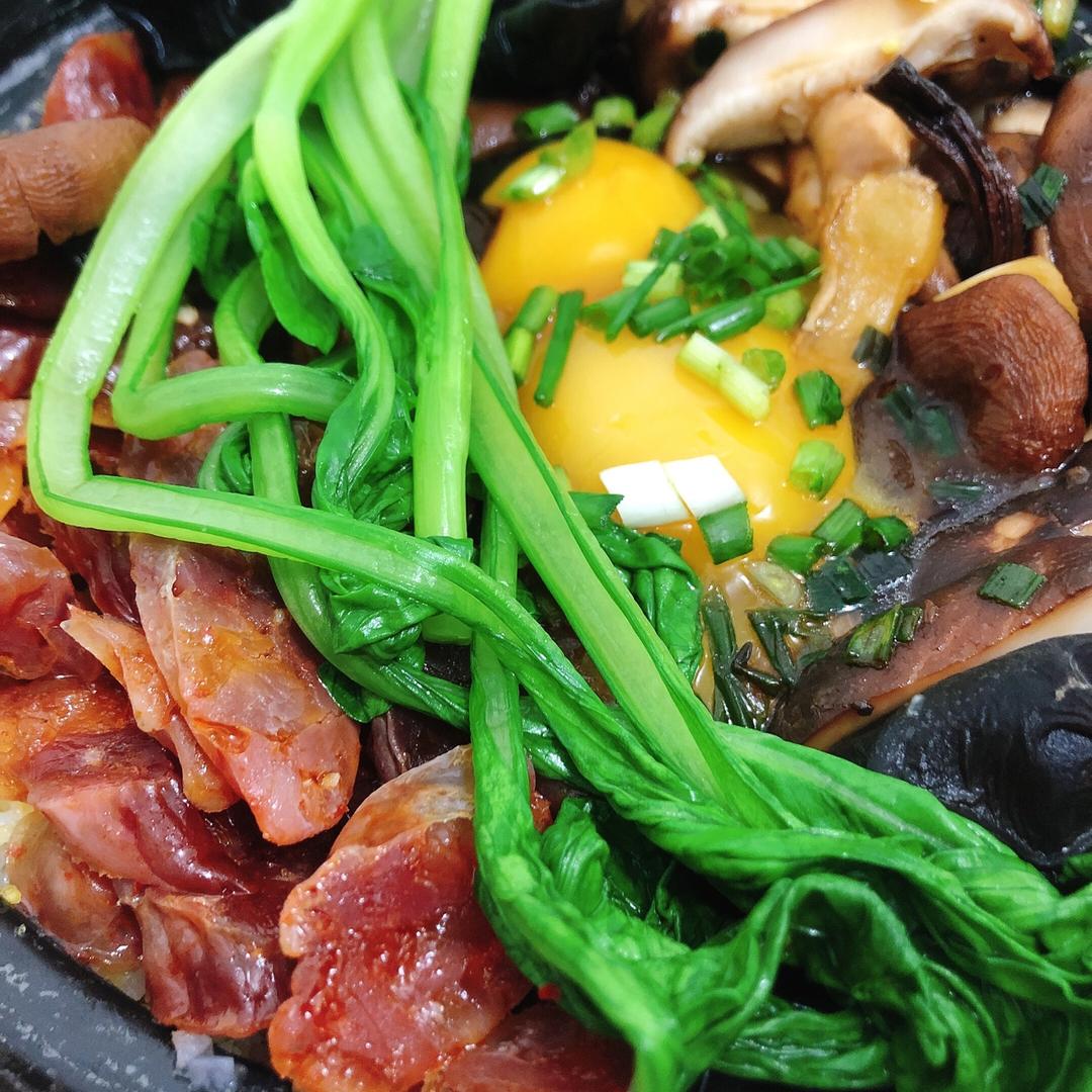 川味香肠版腊味煲仔饭