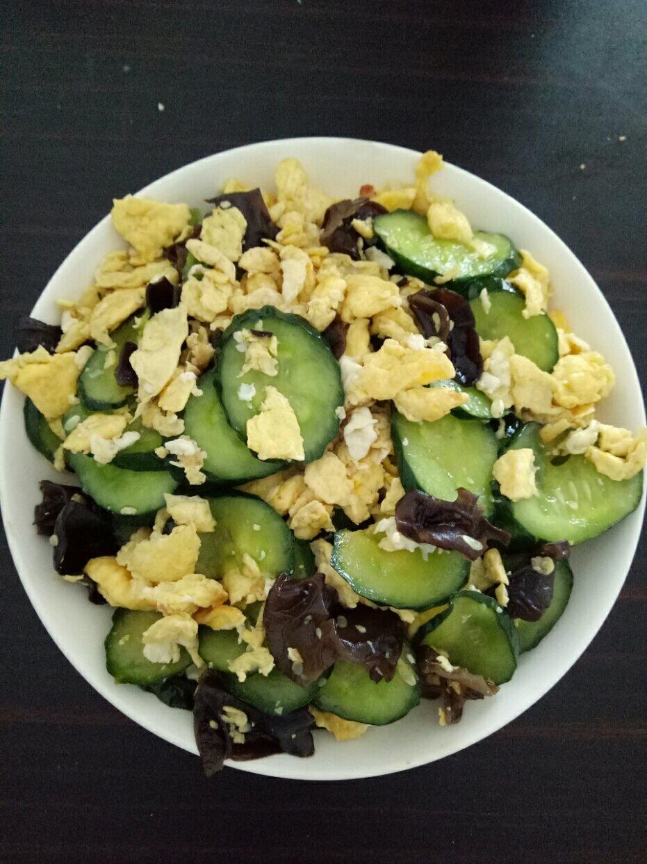 黄瓜木耳炒鸡蛋