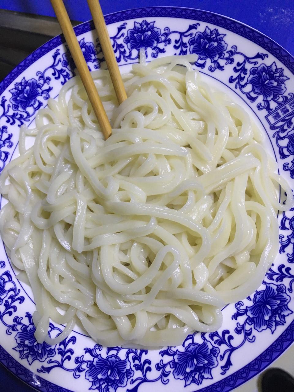 晓琴烘培屋做的自制拉面(拉条子)