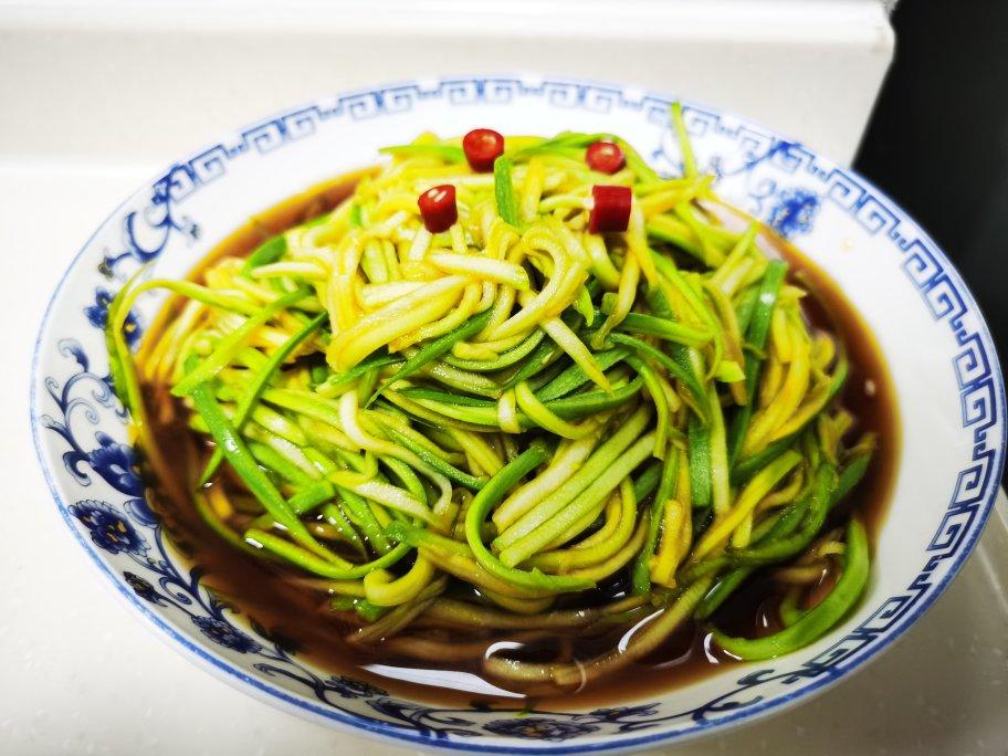 简单酸爽低脂无油凉拌西葫芦丝