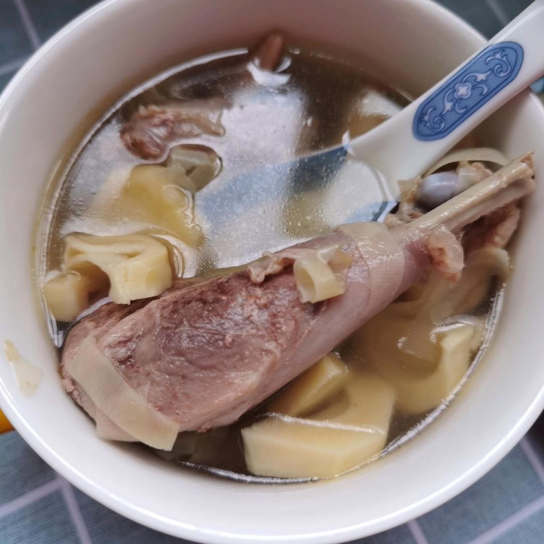 春天里的双鲜｜春笋鸡汤