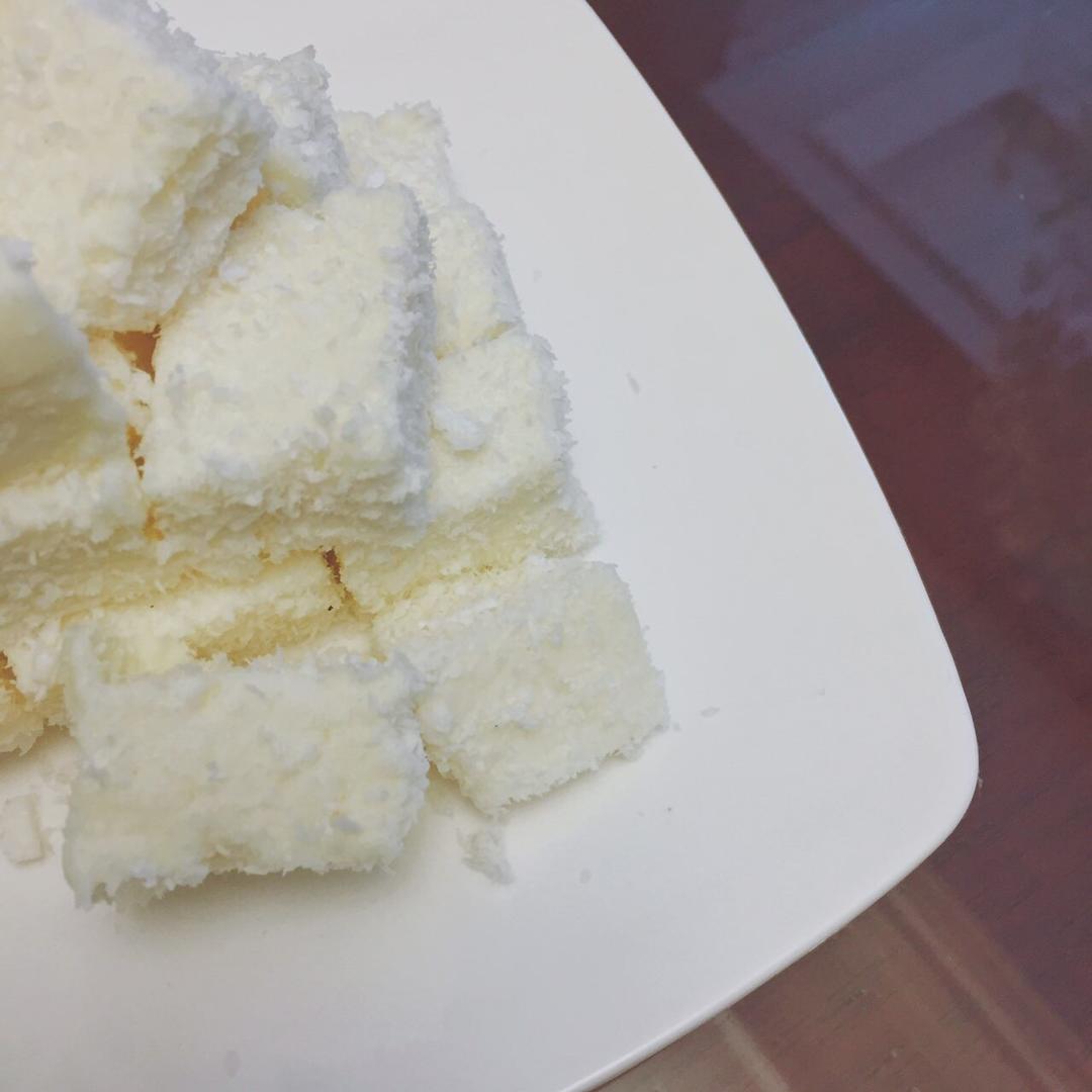 椰丝牛奶小方糕