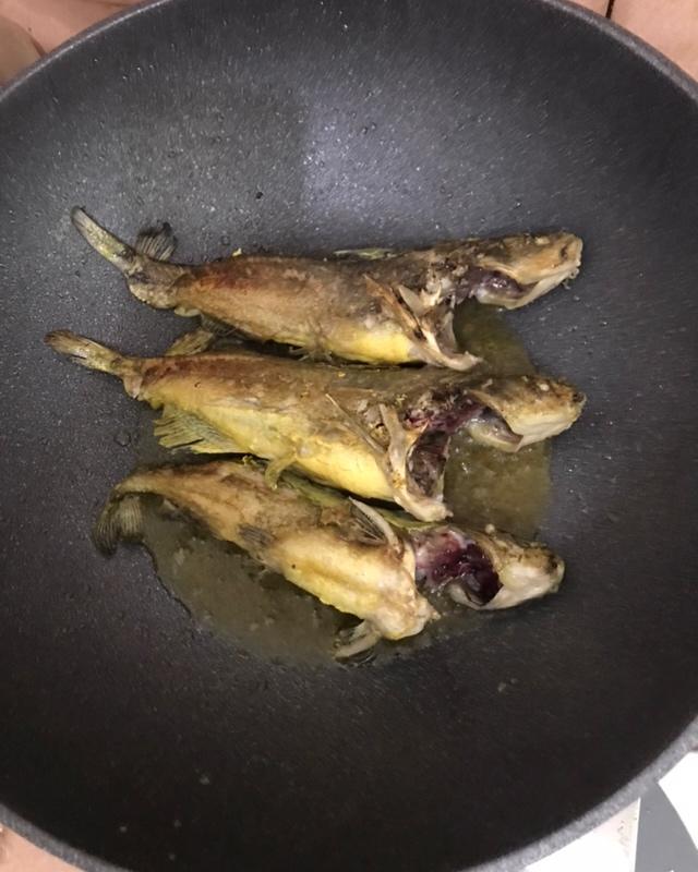 厨师长教你：“酸菜黄骨鱼”的正宗做法，一道营养丰富的家常菜