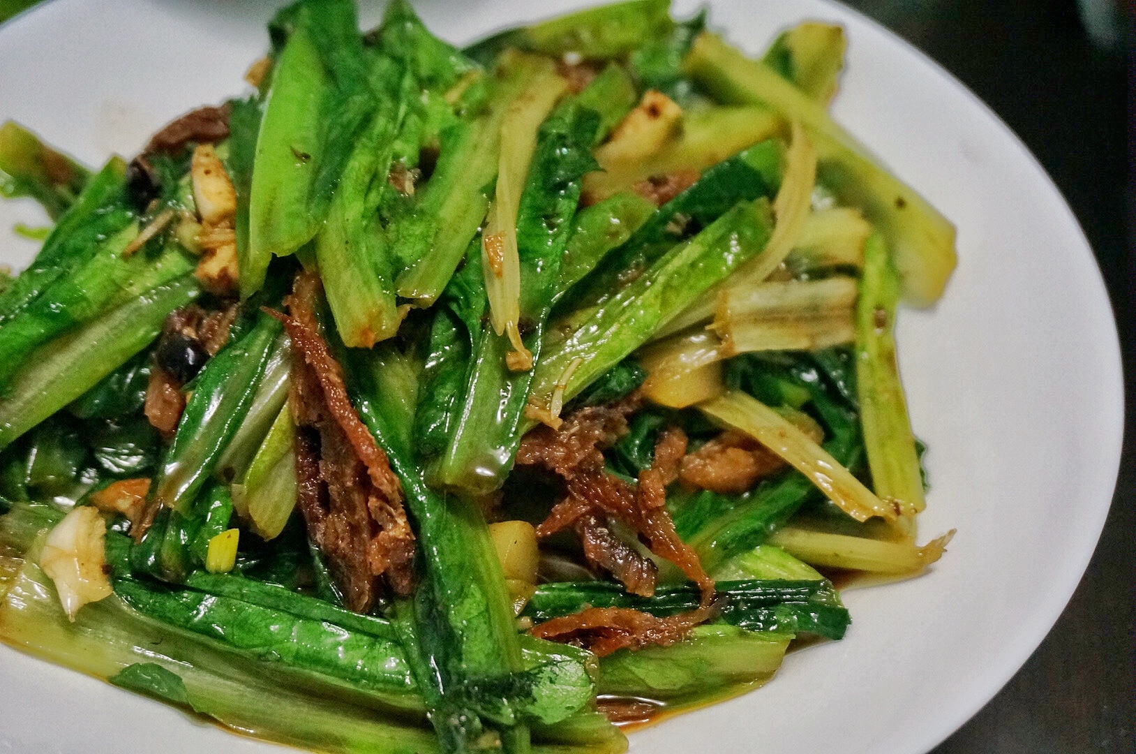 家常粤菜：豆豉鲮鱼炒油麦菜的做法