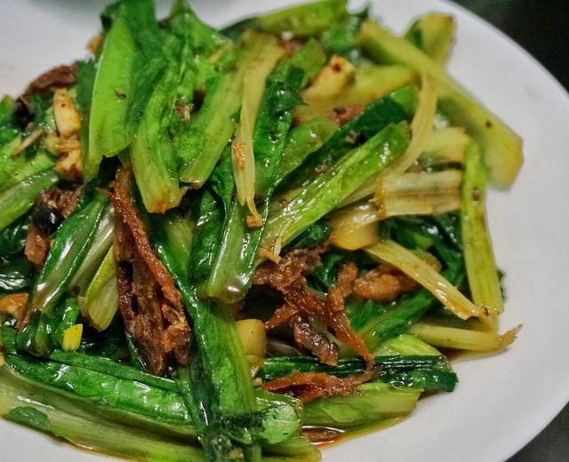 家常粤菜：豆豉鲮鱼炒油麦菜的做法