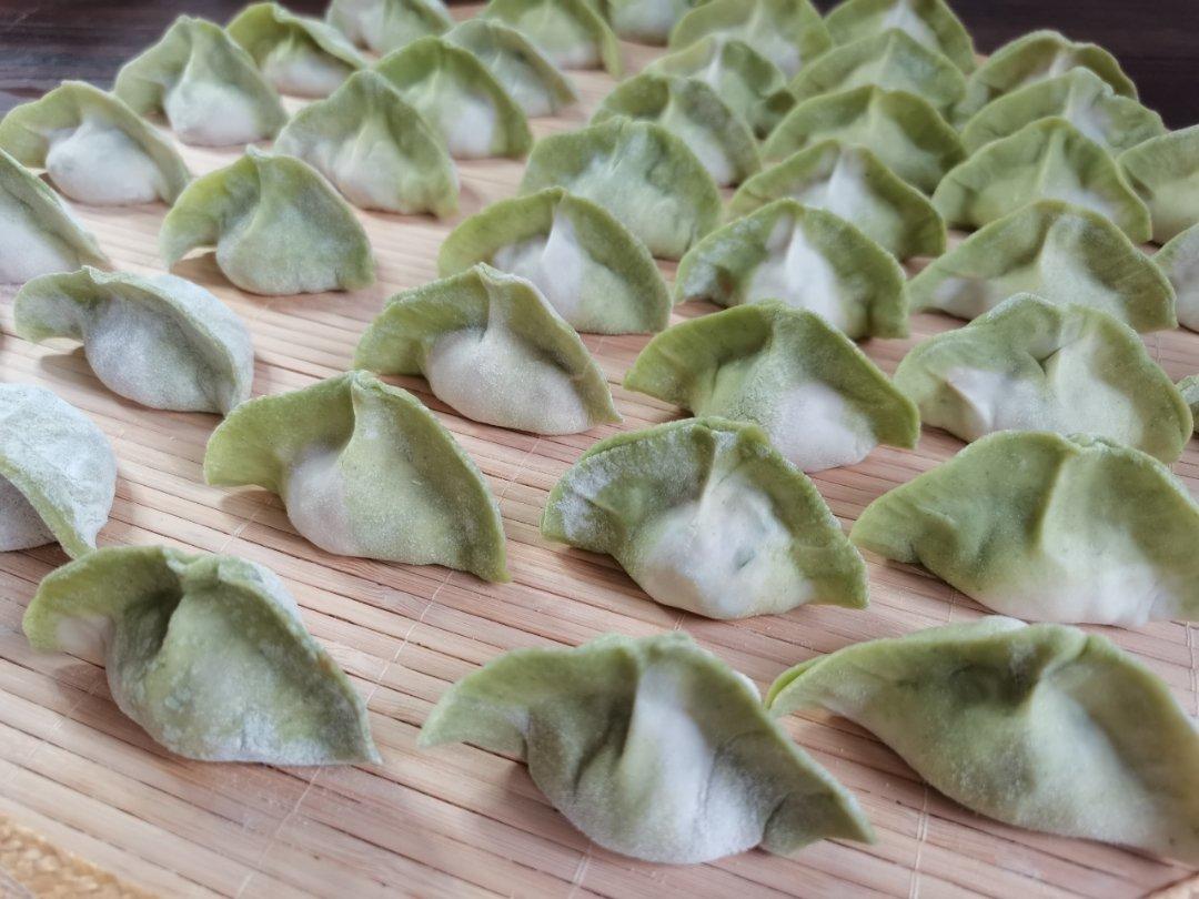 翡翠白玉白菜饺子详细版（附翡翠白玉白菜饺子包法，翡翠白玉饺子皮两种制法，面包机和面，翡翠白玉烧卖，各种馅料搭配）