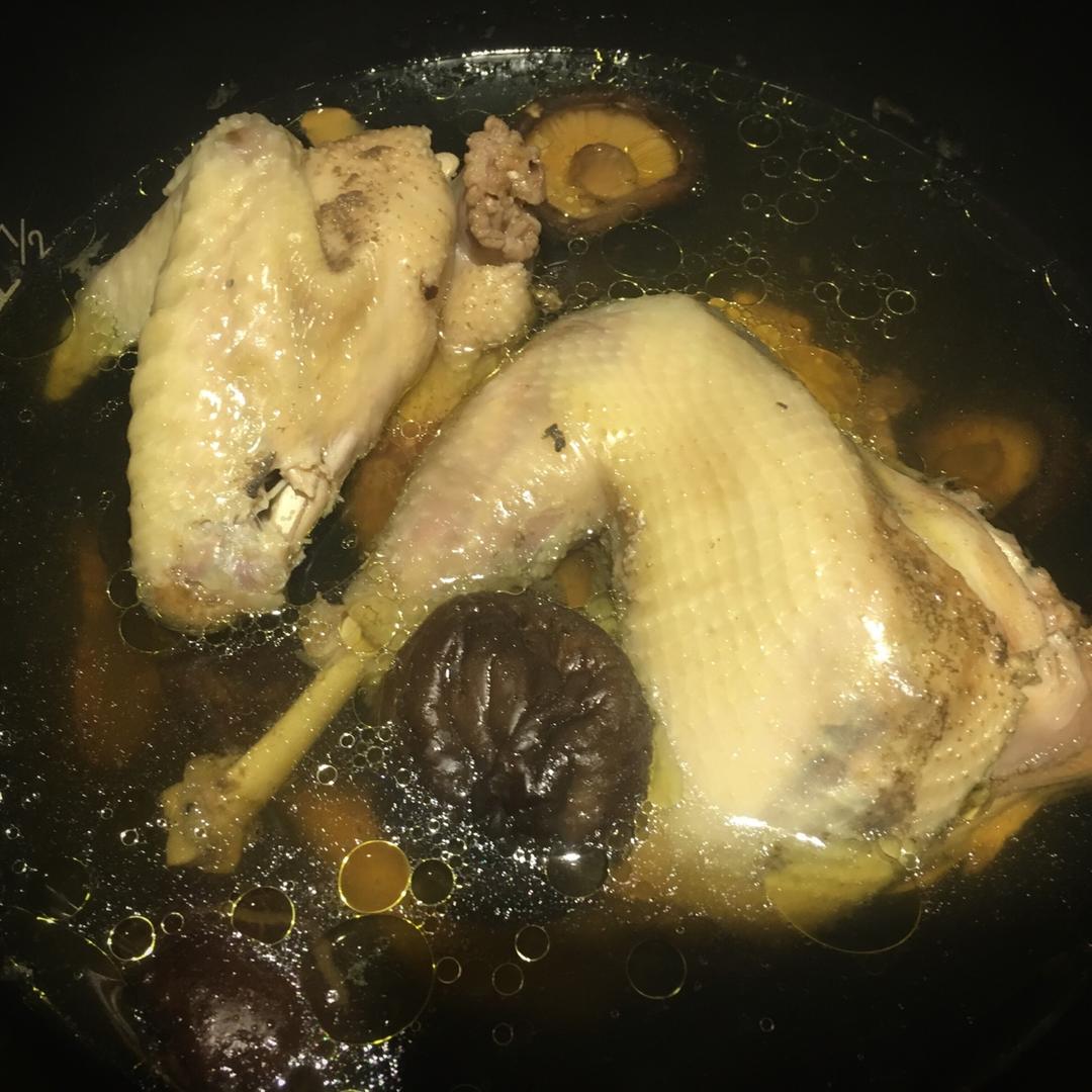 香菇炖鸡汤