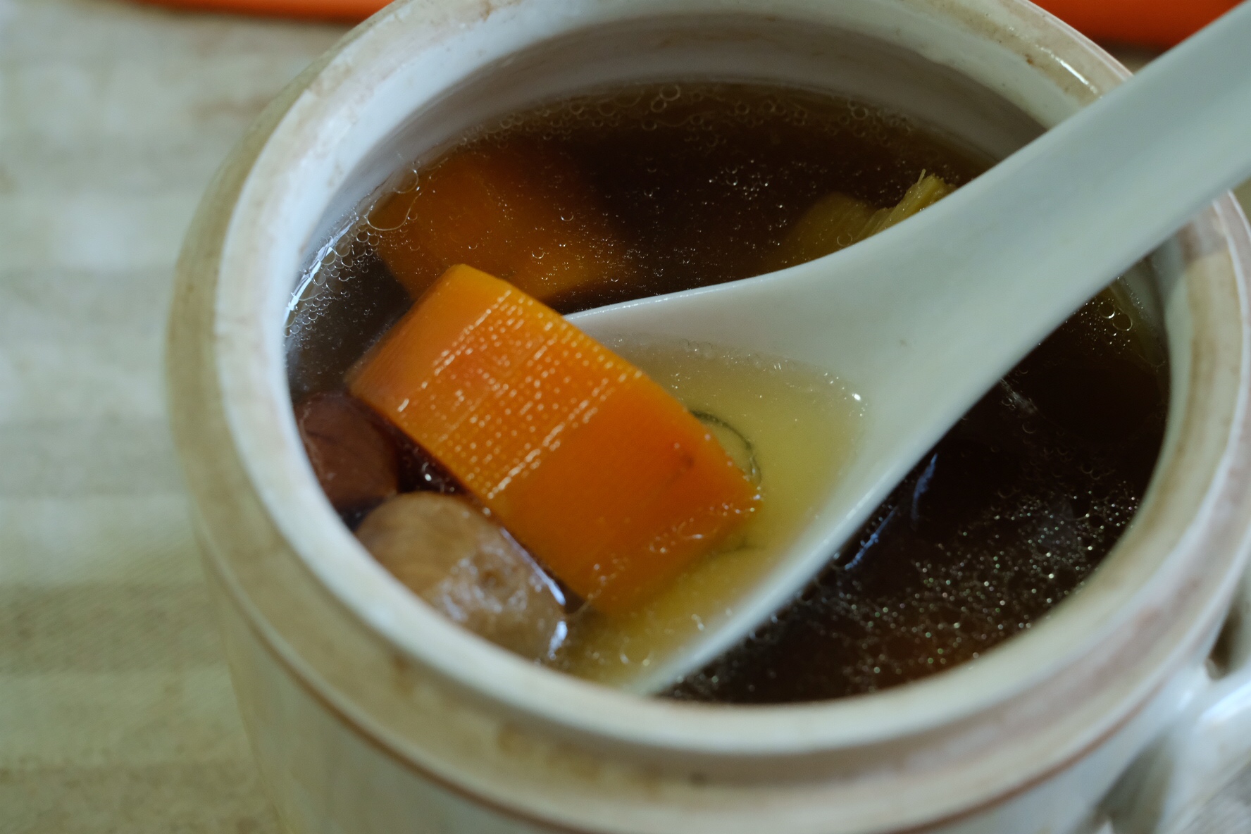竹蔗雪梨红枣排骨润燥止咳汤