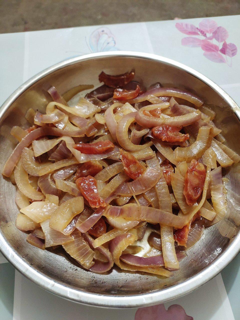 洋葱炒腊肠