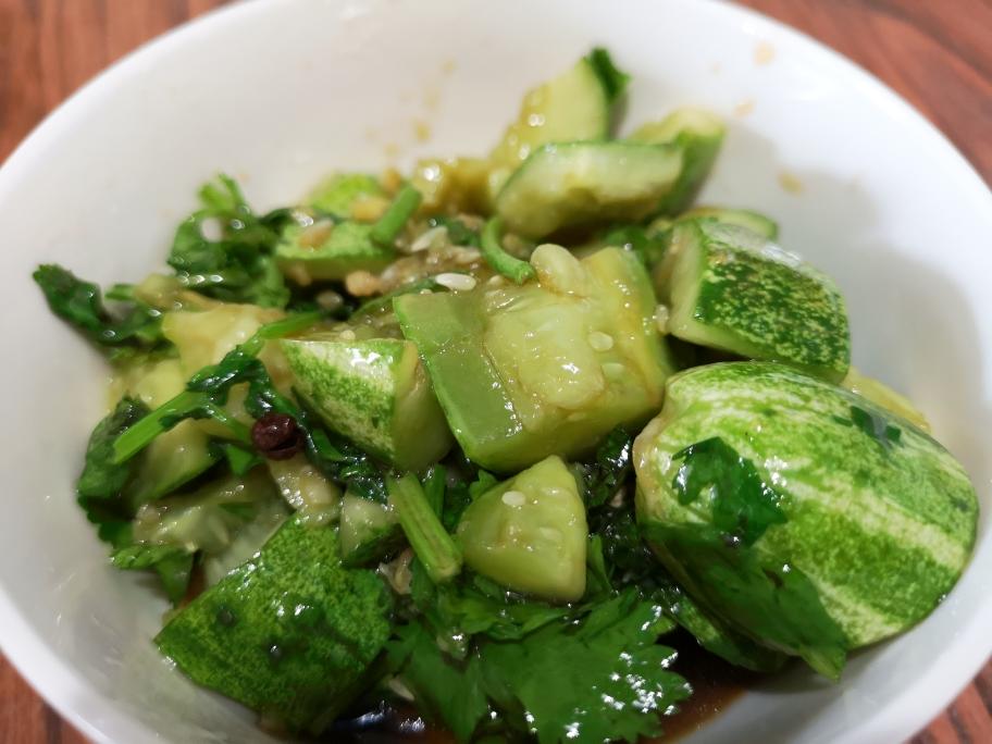 家常凉菜之素拍黄瓜的做法