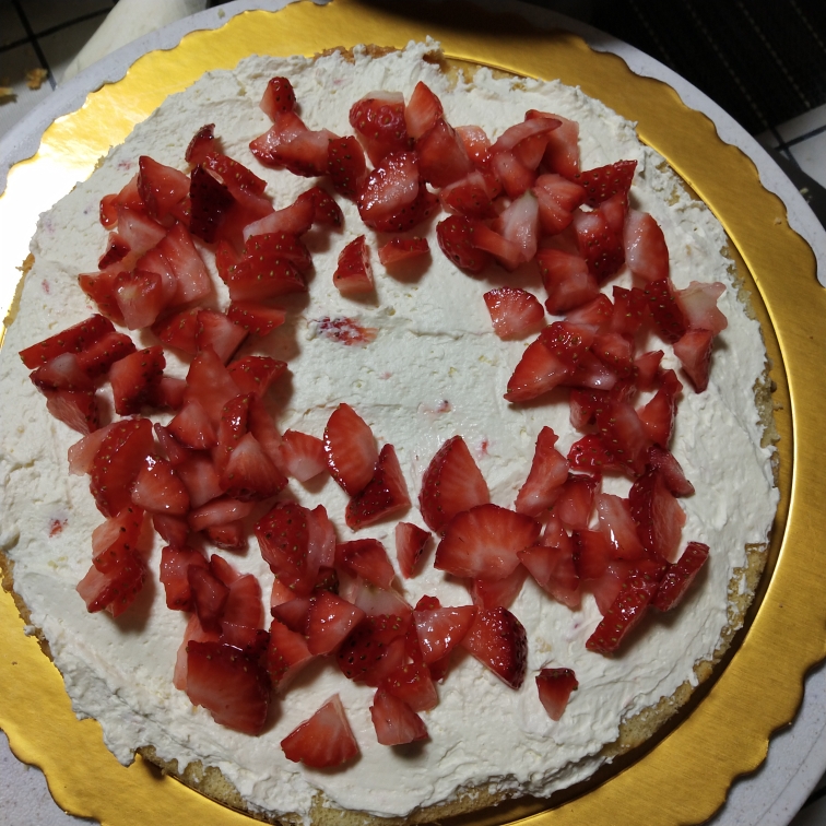 释放味蕾的8寸清新「百香果草莓酱夹层蛋糕」的做法 步骤5