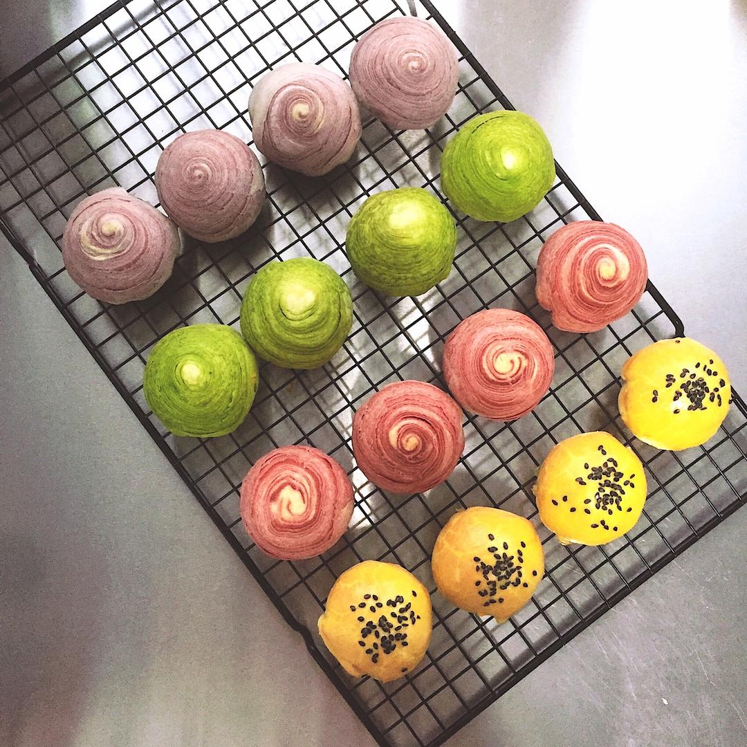 各种口味的芋头酥，蛋黄酥。