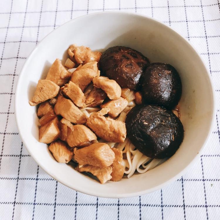 香菇炖鸡面
