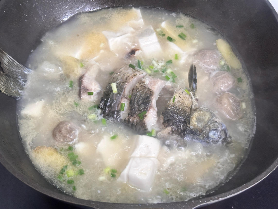 鲜得掉眉毛的豆腐丸子鲫鱼汤