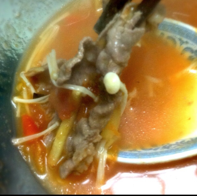 金针菇肥牛番茄锅