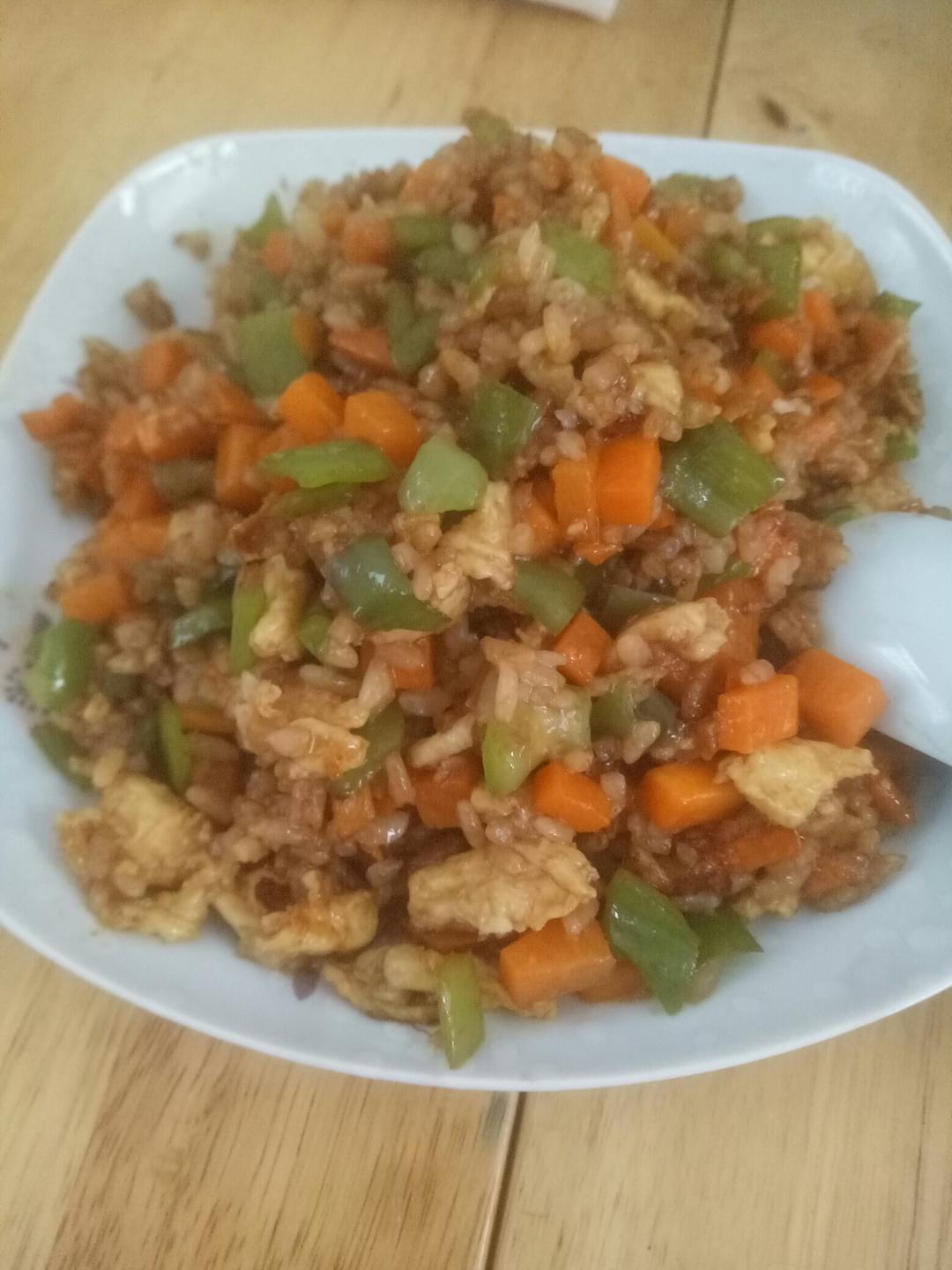 青椒胡萝卜鸡蛋炒饭