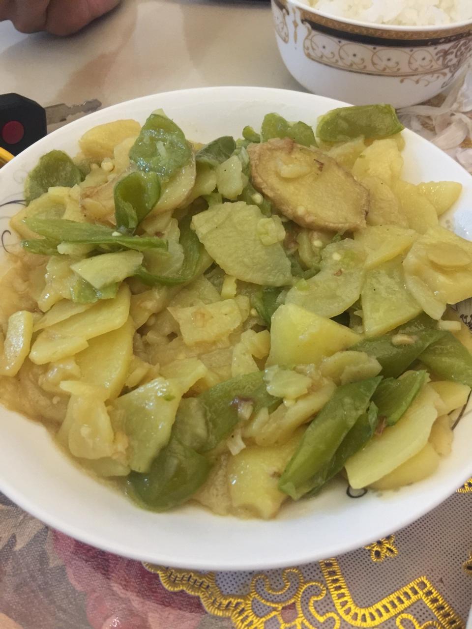 土豆片炒青椒